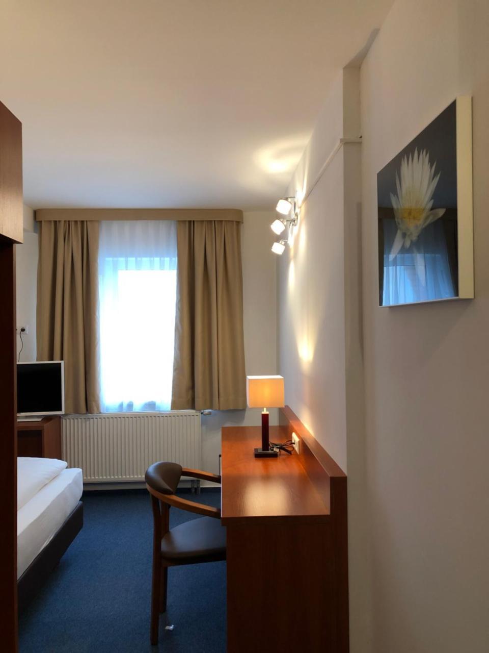 Hotel Mirabell Erlangen Exterior photo
